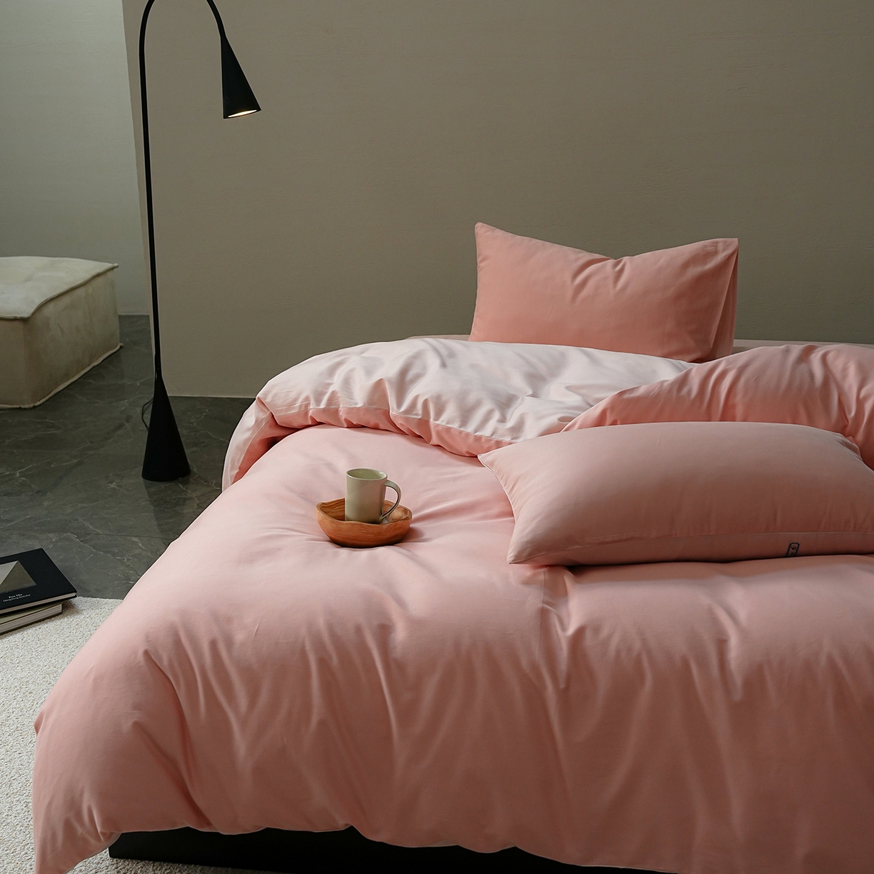 91家纺网 家纺一手货源 找家纺 禾时 2025新款A类全棉贡缎磨毛纯色四件套（礼盒包装）-风格1 粉恋