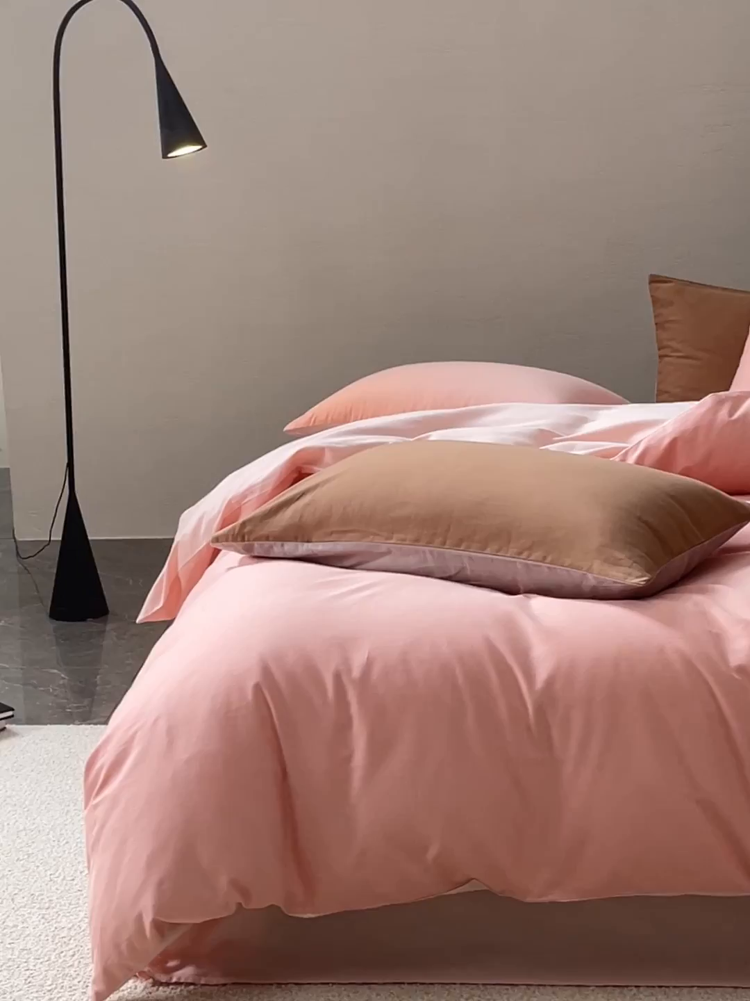 91家纺网 家纺一手货源 找家纺 禾时 2025新款A类全棉贡缎磨毛纯色四件套（礼盒包装）-风格1 粉恋