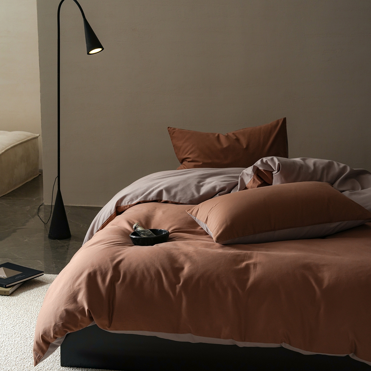 91家纺网 家纺一手货源 找家纺 禾时 2025新款A类全棉贡缎磨毛纯色四件套（礼盒包装）-风格1 桦茶