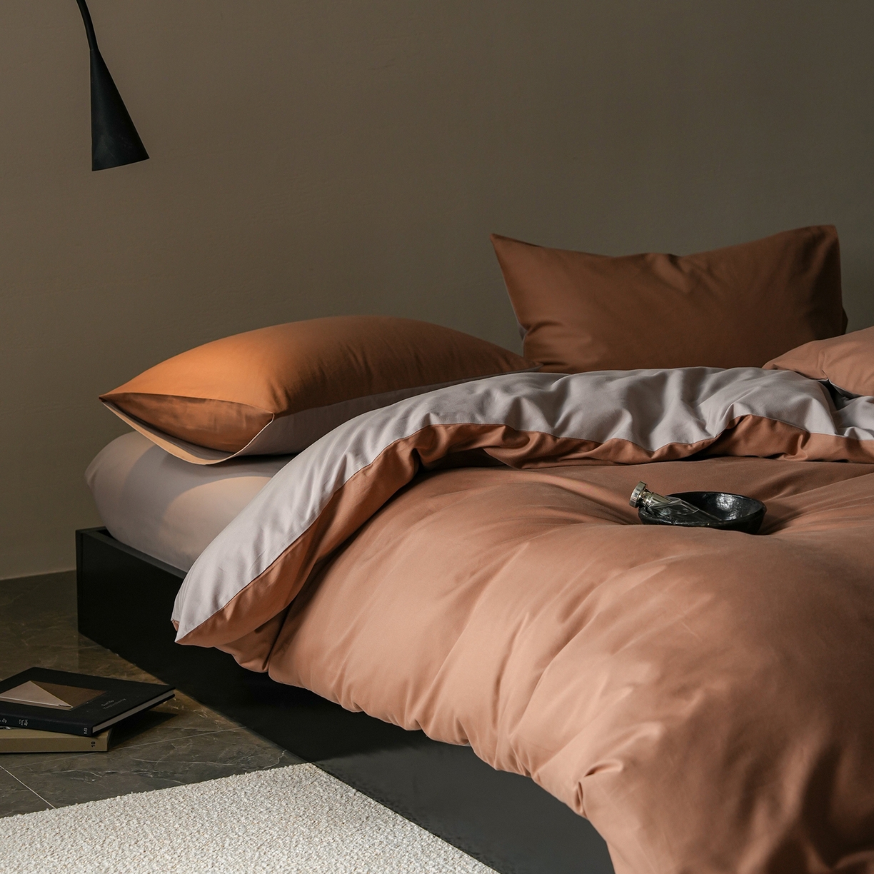 91家纺网 家纺一手货源 找家纺 禾时 2025新款A类全棉贡缎磨毛纯色四件套（礼盒包装）-风格1 桦茶