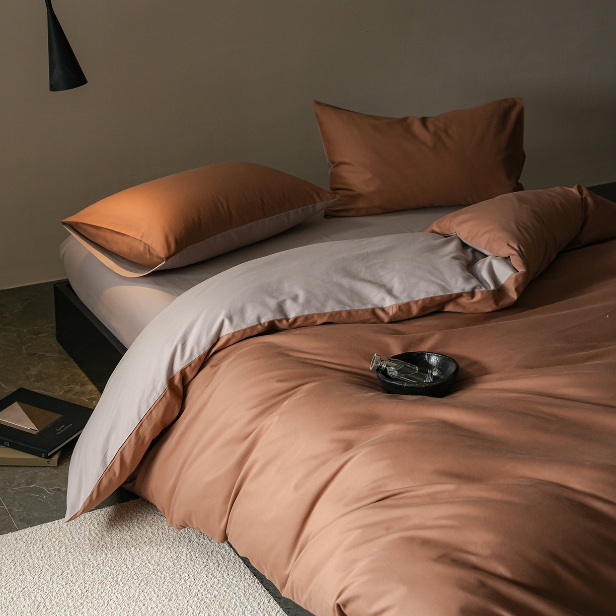 91家纺网 家纺一手货源 找家纺 禾时 2025新款A类全棉贡缎磨毛纯色四件套（礼盒包装）-风格1 桦茶