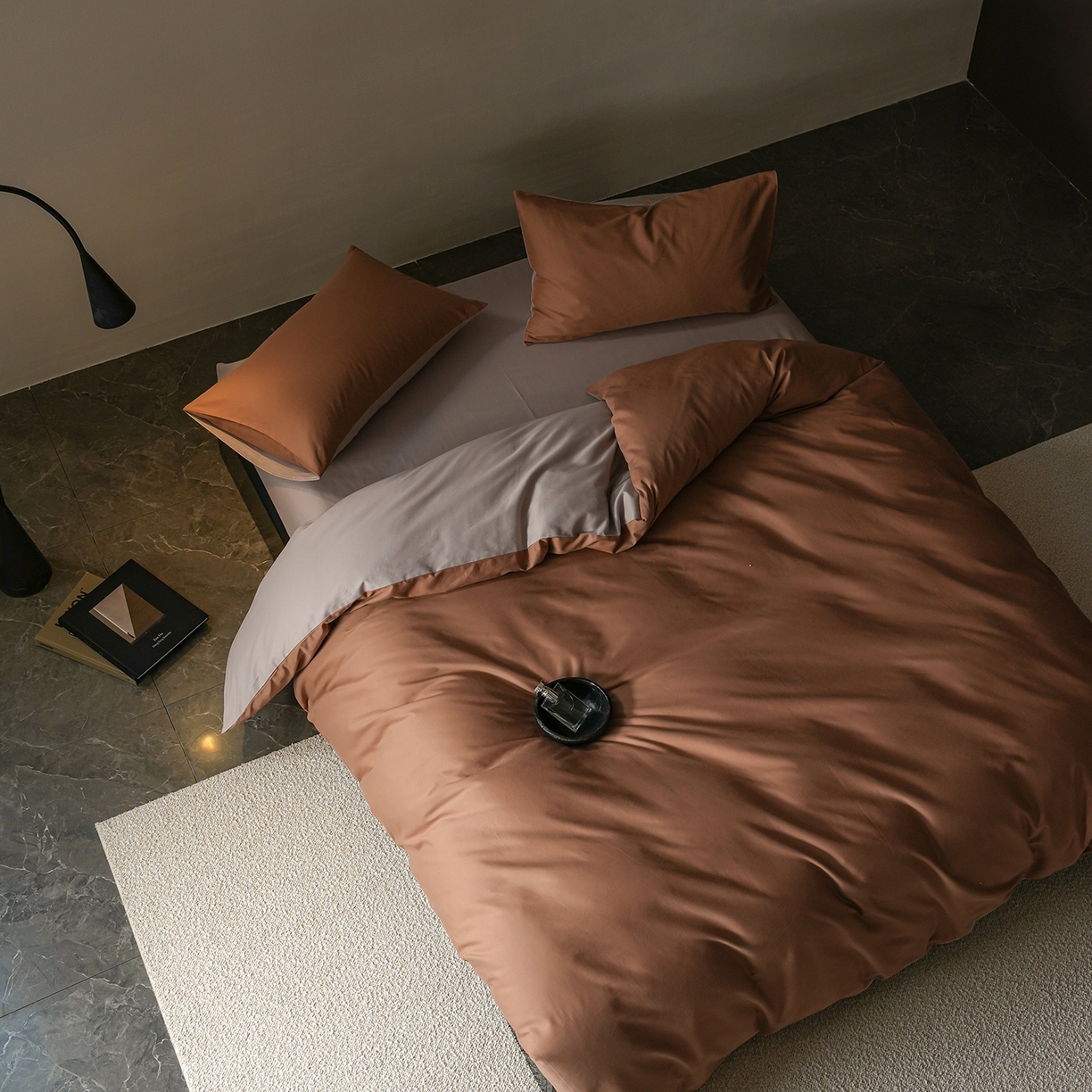 91家纺网 家纺一手货源 找家纺 禾时 2025新款A类全棉贡缎磨毛纯色四件套（礼盒包装）-风格1 桦茶