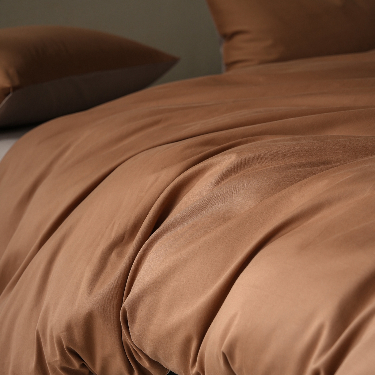 91家纺网 家纺一手货源 找家纺 禾时 2025新款A类全棉贡缎磨毛纯色四件套（礼盒包装）-风格1 桦茶