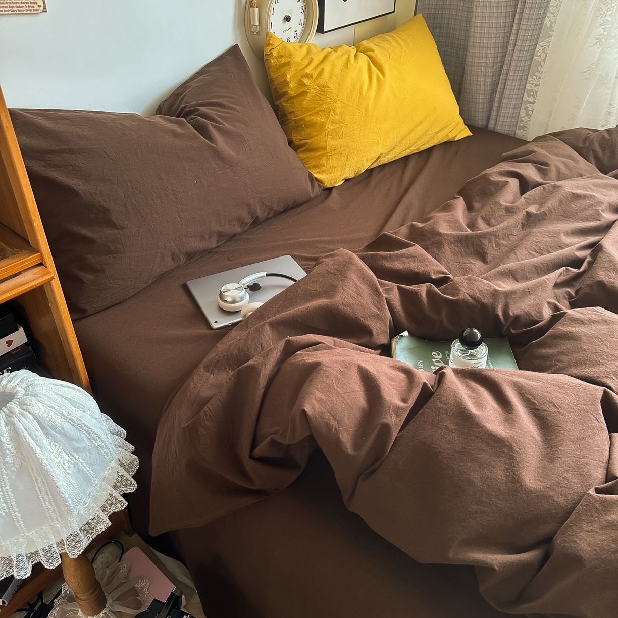 91家纺网 家纺一手货源 找家纺 对白 2025新款全棉纯棉色织水洗棉四件套-纯色摩卡 摩卡（枕套姜黄）