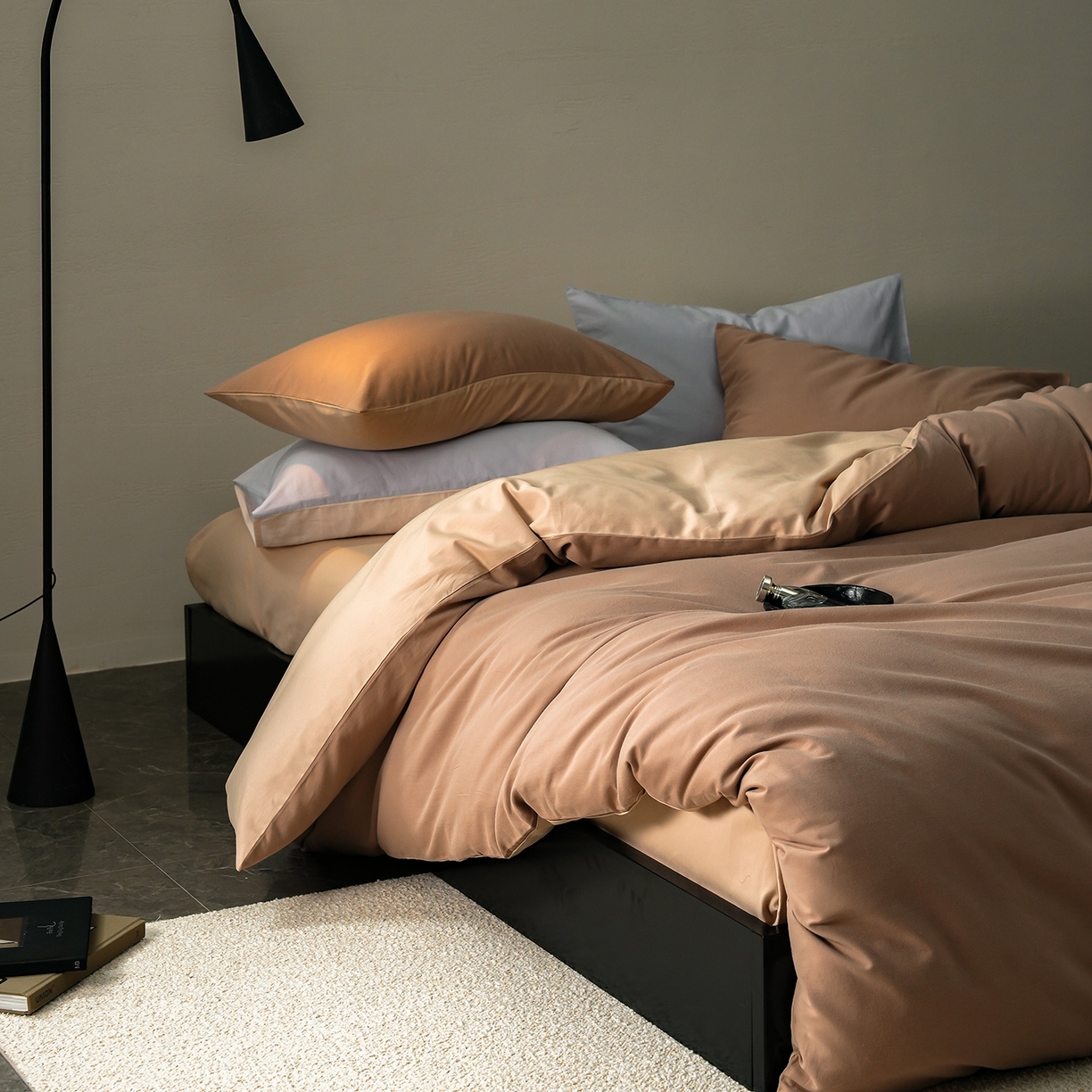 91家纺网 家纺一手货源 找家纺 禾时 2025新款A类全棉贡缎磨毛纯色四件套（礼盒包装）-风格1 莫百草