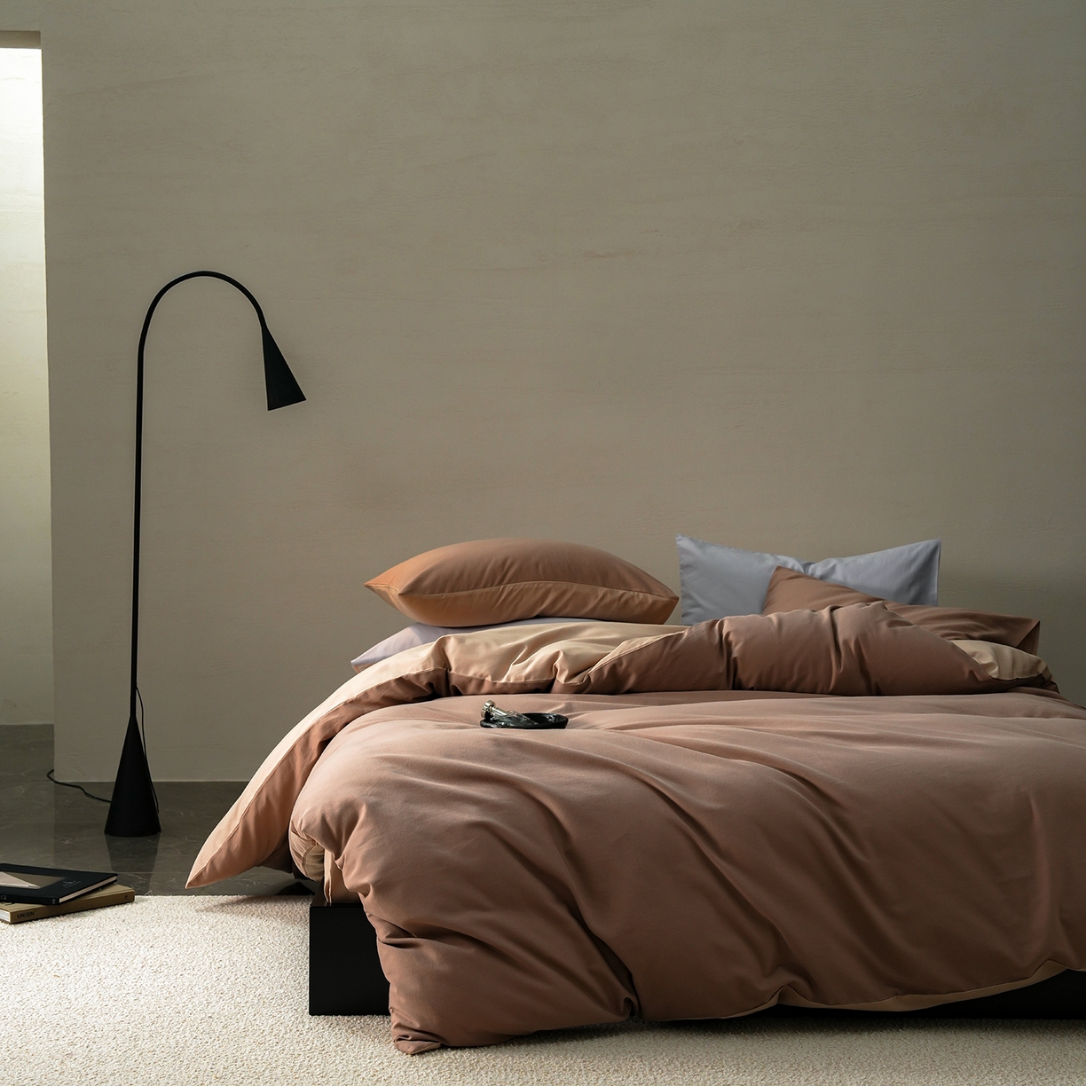 91家纺网 家纺一手货源 找家纺 禾时 2025新款A类全棉贡缎磨毛纯色四件套（礼盒包装）-风格1 莫百草