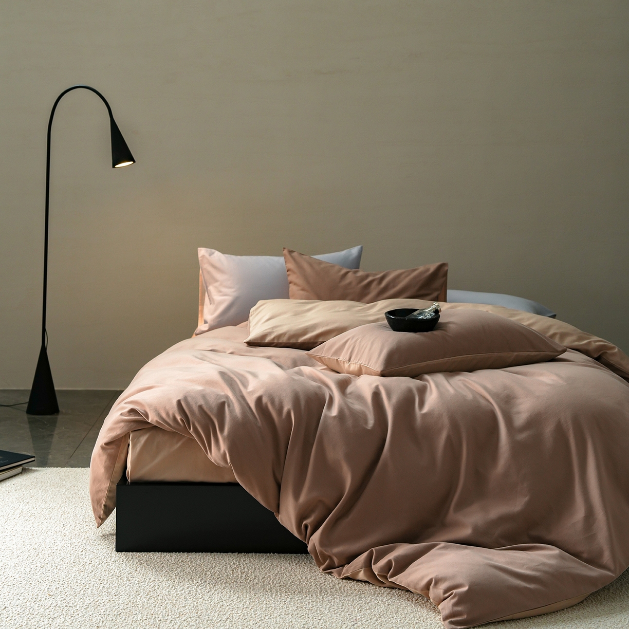 91家纺网 家纺一手货源 找家纺 禾时 2025新款A类全棉贡缎磨毛纯色四件套（礼盒包装）-风格1 莫百草