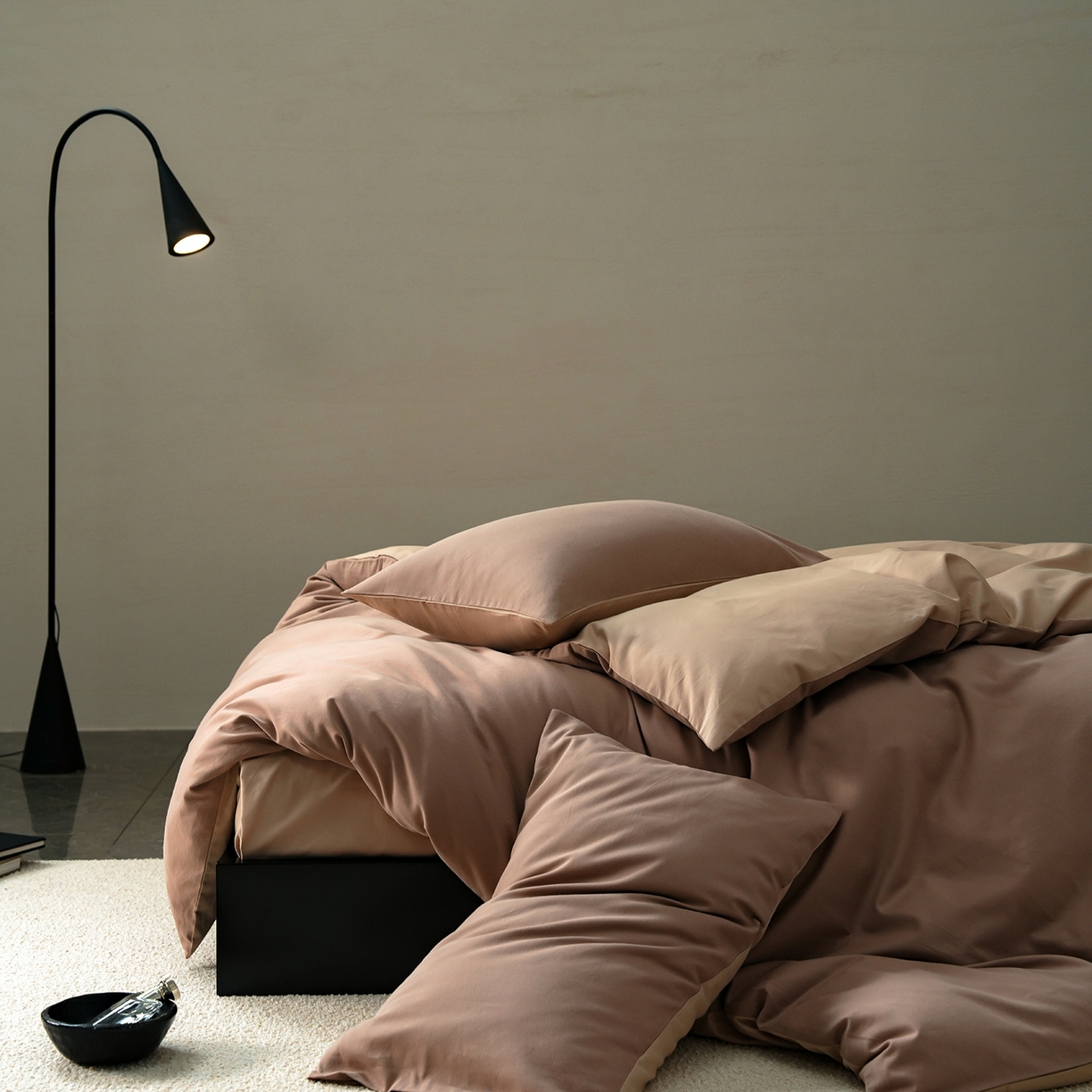 91家纺网 家纺一手货源 找家纺 禾时 2025新款A类全棉贡缎磨毛纯色四件套（礼盒包装）-风格1 莫百草