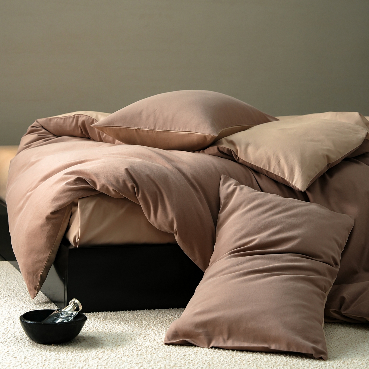 91家纺网 家纺一手货源 找家纺 禾时 2025新款A类全棉贡缎磨毛纯色四件套（礼盒包装）-风格1 莫百草