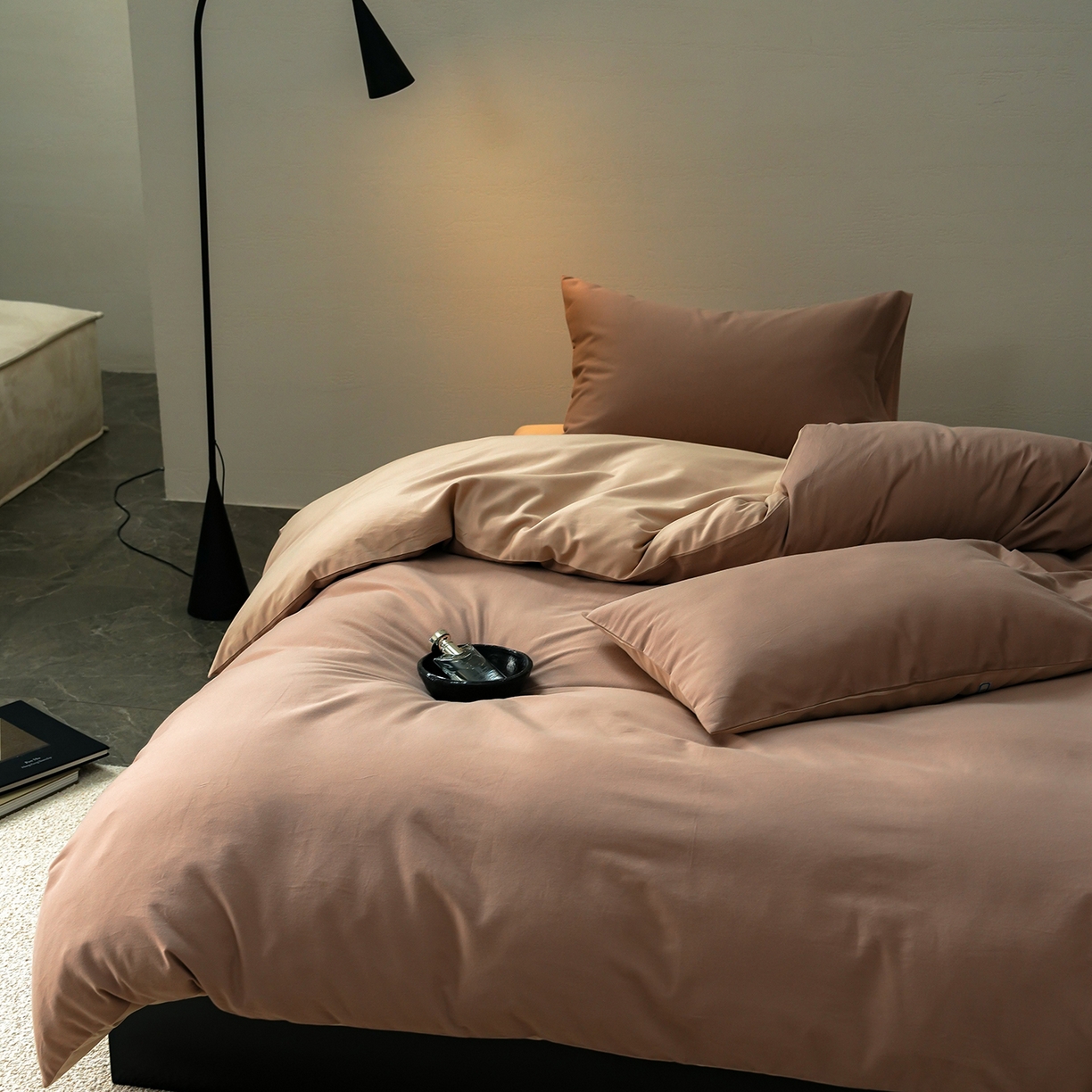 91家纺网 家纺一手货源 找家纺 禾时 2025新款A类全棉贡缎磨毛纯色四件套（礼盒包装）-风格1 莫百草