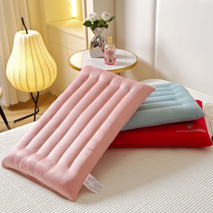 91家纺网 家纺一手货源 找家纺 （总）仁宇枕业 2025新款新品大红红色粉色钻石玫瑰定型低枕头枕芯