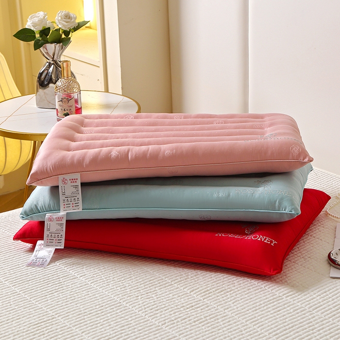 91家纺网 家纺一手货源 找家纺 （总）仁宇枕业 2025新款新品大红红色粉色钻石玫瑰定型低枕头枕芯