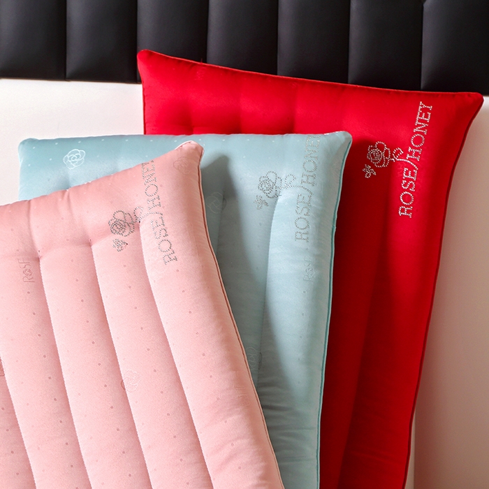 91家纺网 家纺一手货源 找家纺 （总）仁宇枕业 2025新款新品大红红色粉色钻石玫瑰定型低枕头枕芯