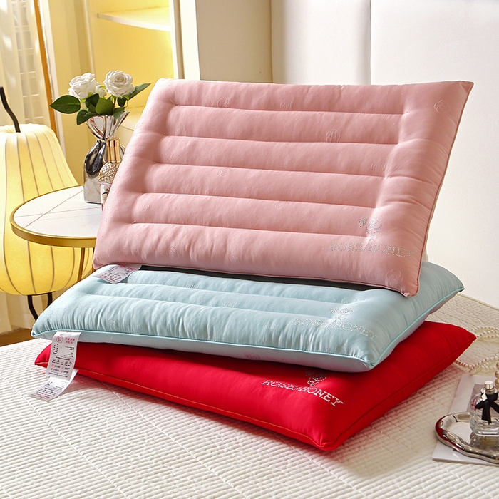 91家纺网 家纺一手货源 找家纺 （总）仁宇枕业 2025新款新品大红红色粉色钻石玫瑰定型低枕头枕芯