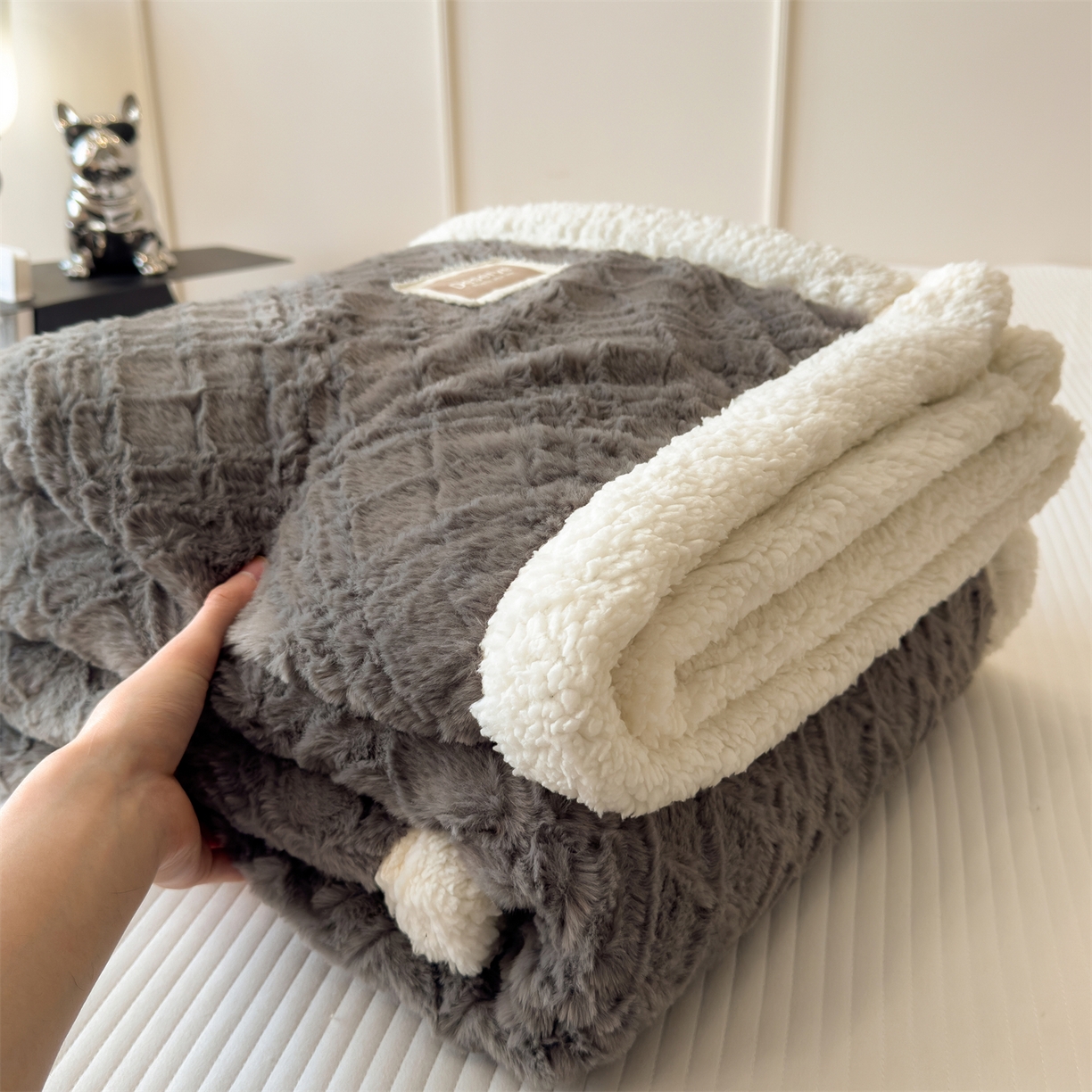 91家纺网 家纺一手货源 找家纺 慕木家纺 2025新款高克重加厚兔毛绒斜纹双层毛毯毛毯毯子（可供跨境提供买家秀） 兔兔绒-斜纹-夜空灰