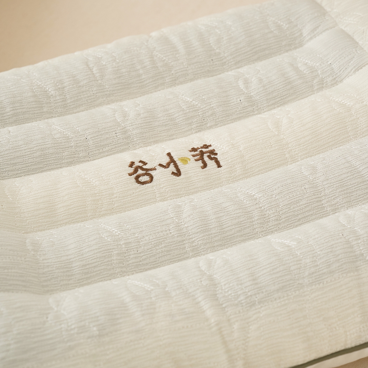 91家纺网 家纺一手货源 找家纺 （总）仁宇枕业 2025新款新品谷小荞护颈中低枕荞麦枕头枕芯