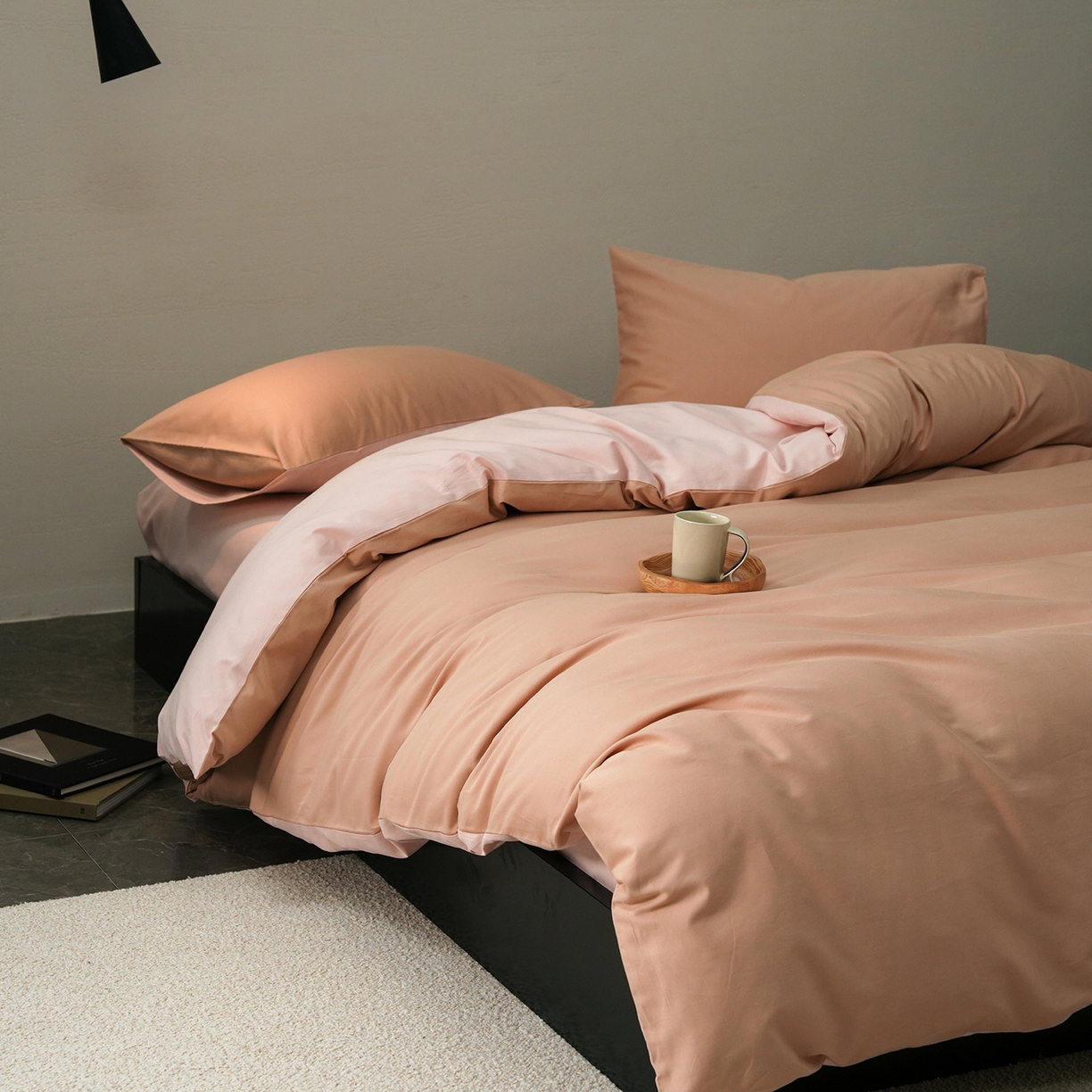 91家纺网 家纺一手货源 找家纺 禾时 2025新款A类全棉贡缎磨毛纯色四件套（礼盒包装）-风格1 奶咖