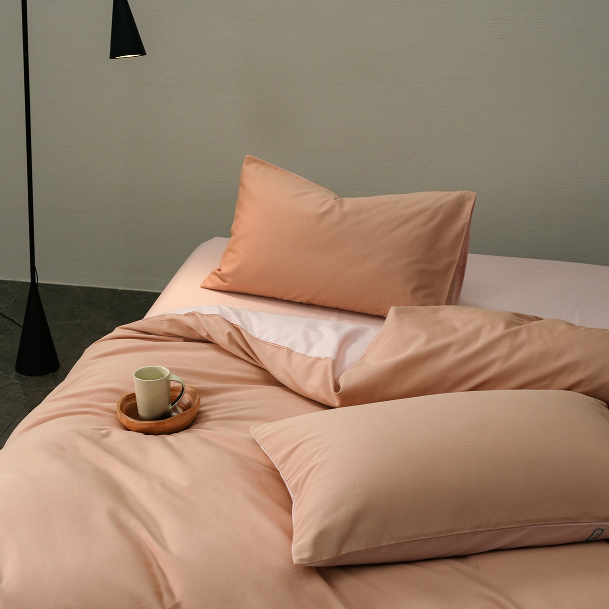 91家纺网 家纺一手货源 找家纺 禾时 2025新款A类全棉贡缎磨毛纯色四件套（礼盒包装）-风格1 奶咖