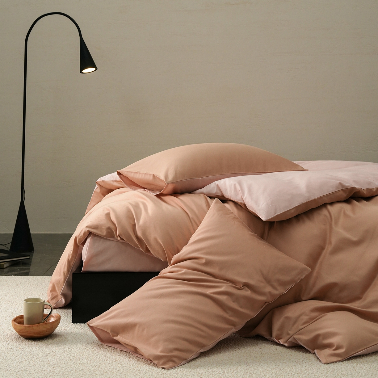 91家纺网 家纺一手货源 找家纺 禾时 2025新款A类全棉贡缎磨毛纯色四件套（礼盒包装）-风格1 奶咖