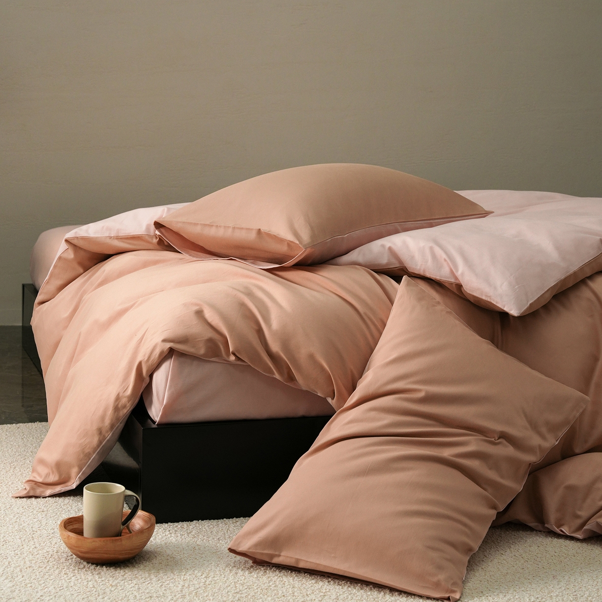 91家纺网 家纺一手货源 找家纺 禾时 2025新款A类全棉贡缎磨毛纯色四件套（礼盒包装）-风格1 奶咖