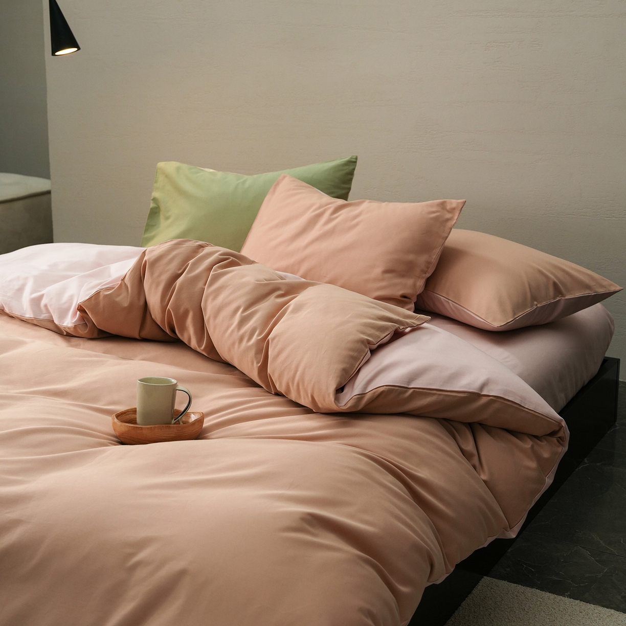 91家纺网 家纺一手货源 找家纺 禾时 2025新款A类全棉贡缎磨毛纯色四件套（礼盒包装）-风格1 奶咖