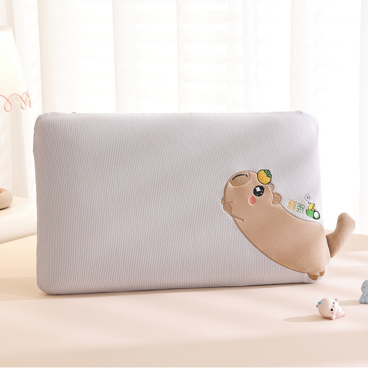 91家纺网 家纺一手货源 找家纺 （总）仁宇枕业 2025新款新品暖绒卡皮睡眠面包儿童记忆枕头枕芯