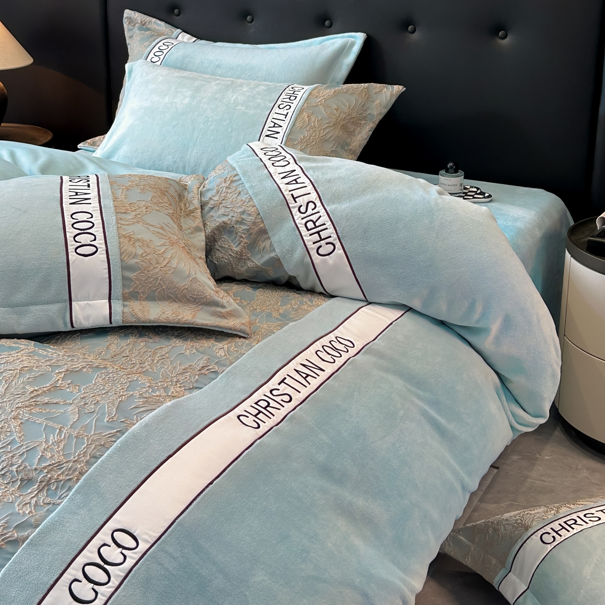 91家纺网 家纺一手货源 找家纺 （总）苏源家居 2025新款加厚牛奶绒拼浮雕冬款四件套-幽境