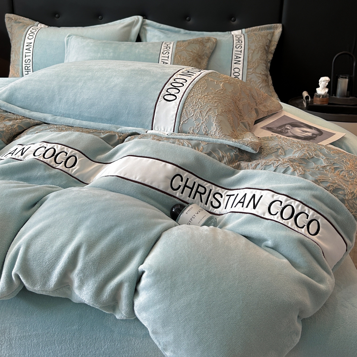 91家纺网 家纺一手货源 找家纺 苏源家居 2025新款加厚牛奶绒拼浮雕冬款四件套-幽境 幽境-繁星蓝