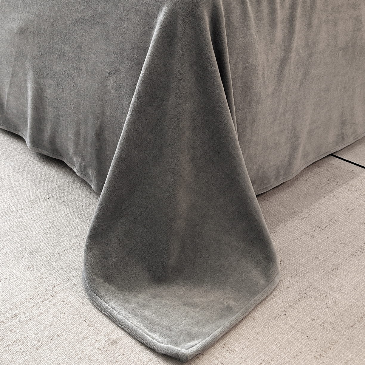 91家纺网 家纺一手货源 找家纺 苏源家居 2025新款加厚牛奶绒拼浮雕冬款四件套-幽境 幽境-浅灰