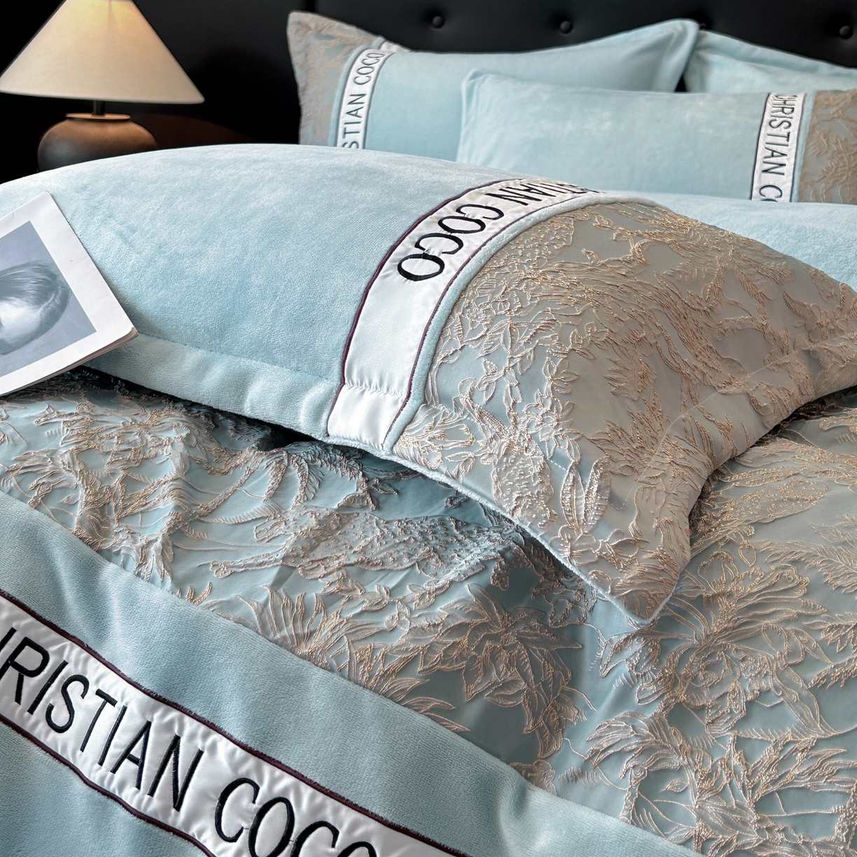 91家纺网 家纺一手货源 找家纺 苏源家居 2025新款加厚牛奶绒拼浮雕冬款四件套-幽境 幽境-繁星蓝