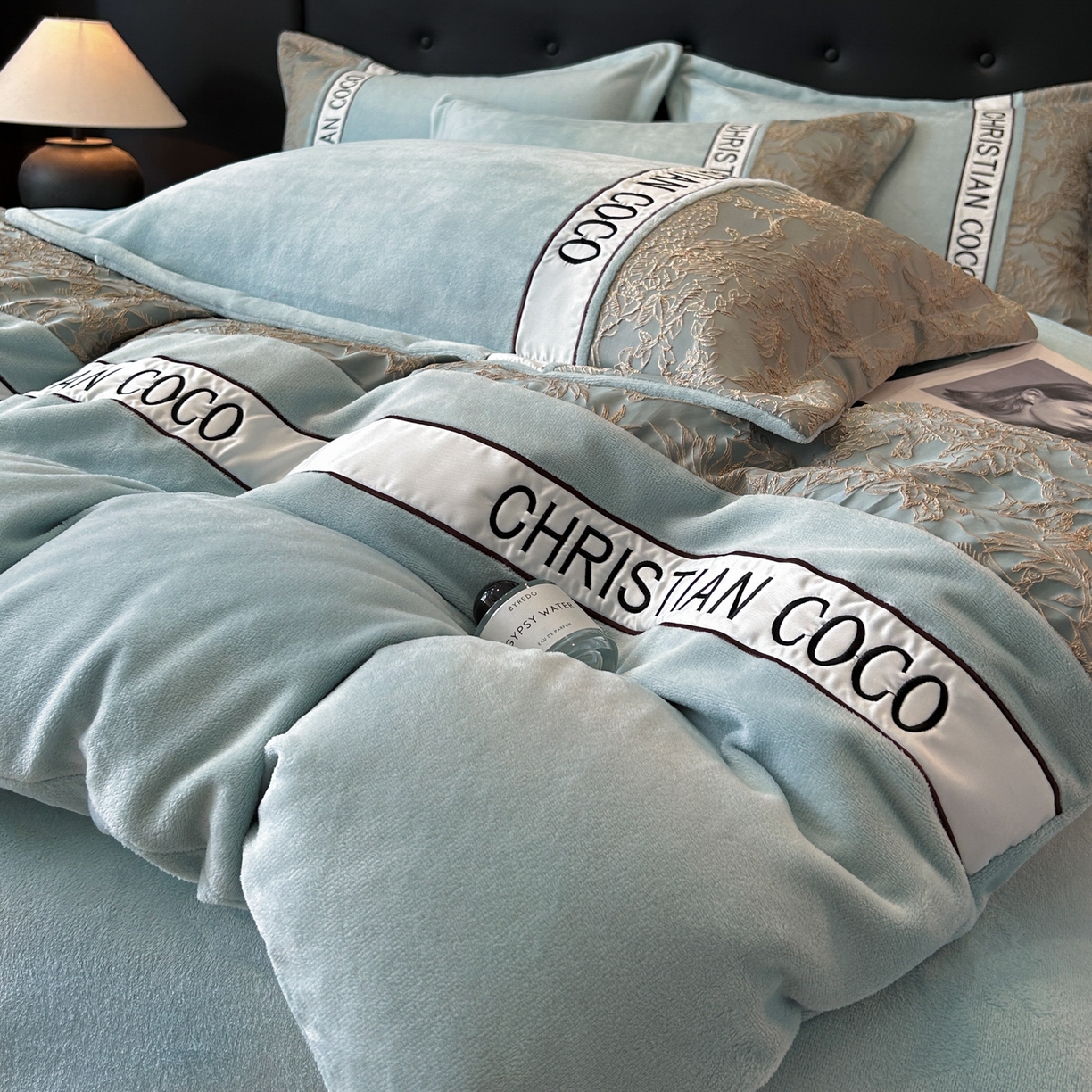 91家纺网 家纺一手货源 找家纺 苏源家居 2025新款加厚牛奶绒拼浮雕冬款四件套-幽境 幽境-繁星蓝