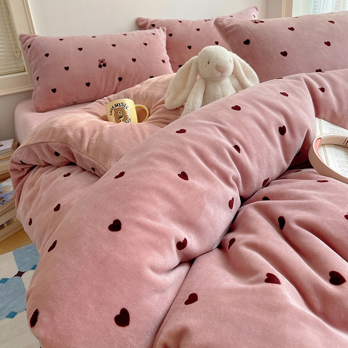 91家纺网 家纺一手货源 找家纺 （总）yyds网供 2025新款萌趣四件套卡通花卉牛奶绒三件套加厚保暖裸睡治愈防静电