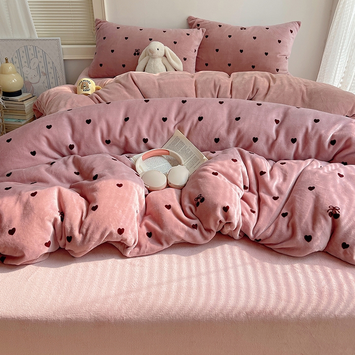 91家纺网 家纺一手货源 找家纺 （总）yyds网供 2025新款萌趣四件套卡通花卉牛奶绒三件套加厚保暖裸睡治愈防静电