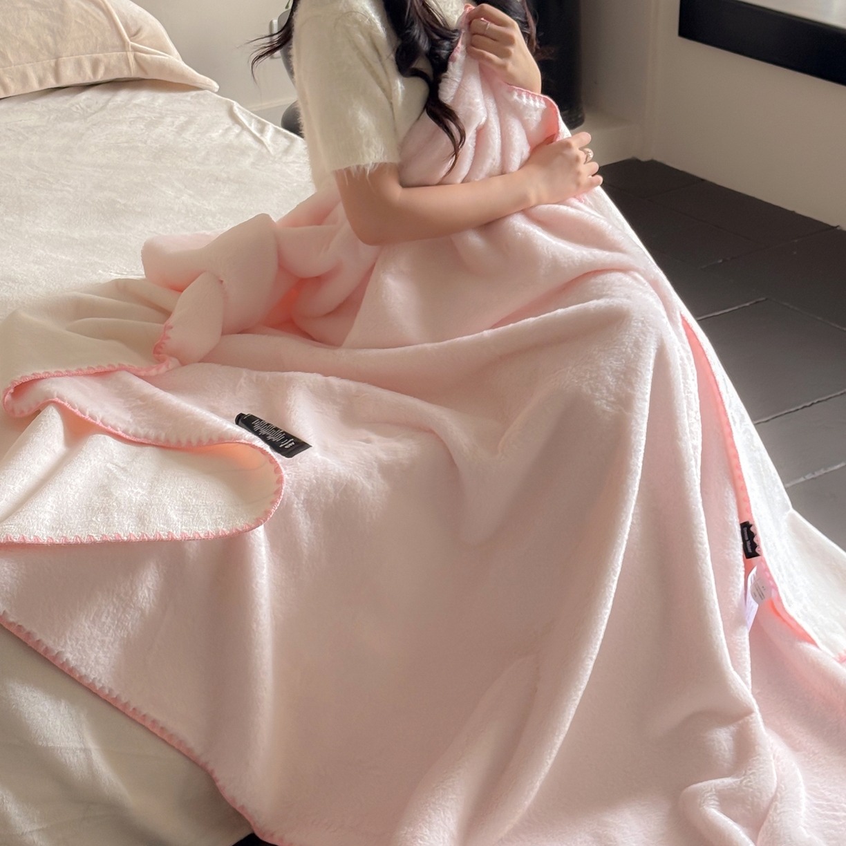 91家纺网 家纺一手货源 找家纺 ONE TWO ONE 121 2025新款兔绒毛毯子披肩办公室午睡空调沙发毯冬季加厚珊瑚绒盖毯牛奶绒【会员-5】 【提供买家秀】 控价 88/ 138/158/188 黛玉粉