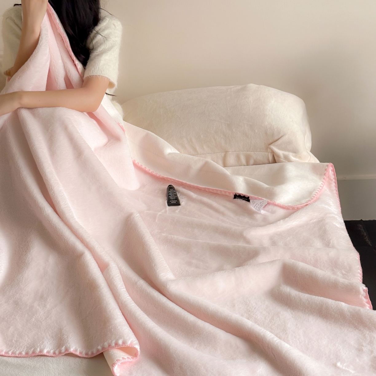 91家纺网 家纺一手货源 找家纺 ONE TWO ONE 121 2025新款兔绒毛毯子披肩办公室午睡空调沙发毯冬季加厚珊瑚绒盖毯牛奶绒【会员-5】 【提供买家秀】 控价 88/ 138/158/188 黛玉粉