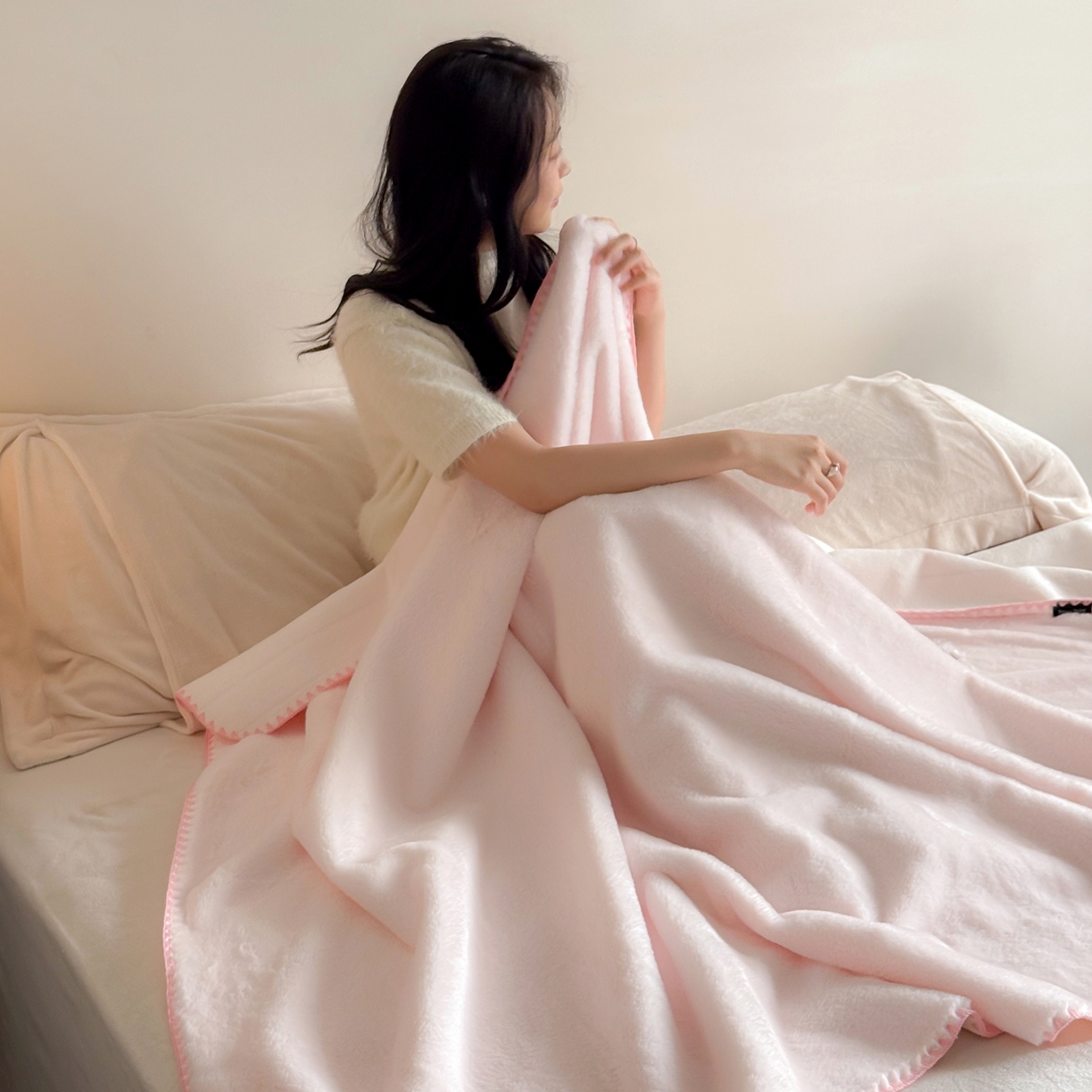 91家纺网 家纺一手货源 找家纺 ONE TWO ONE 121 2025新款兔绒毛毯子披肩办公室午睡空调沙发毯冬季加厚珊瑚绒盖毯牛奶绒【会员-5】 【提供买家秀】 控价 88/ 138/158/188 黛玉粉