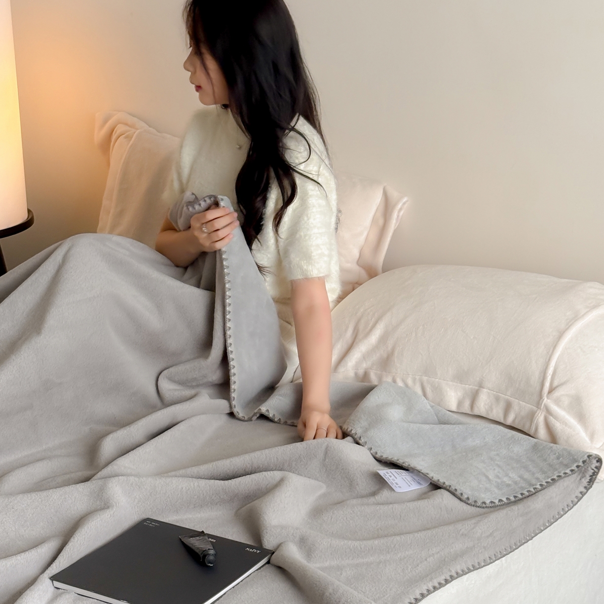 91家纺网 家纺一手货源 找家纺 ONE TWO ONE 121 2025新款兔绒毛毯子披肩办公室午睡空调沙发毯冬季加厚珊瑚绒盖毯牛奶绒【会员-5】 【提供买家秀】 控价 88/ 138/158/188 质感灰