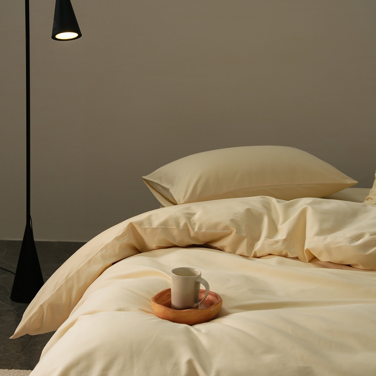 91家纺网 家纺一手货源 找家纺 禾时 2025新款A类全棉贡缎磨毛纯色四件套（礼盒包装）-风格1 奶昔