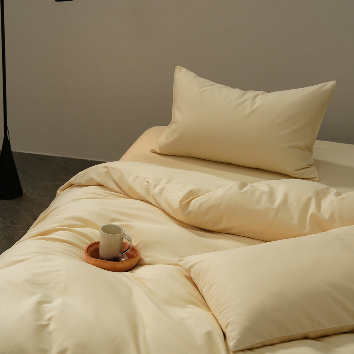 91家纺网 家纺一手货源 找家纺 禾时 2025新款A类全棉贡缎磨毛纯色四件套（礼盒包装）-风格1 奶昔