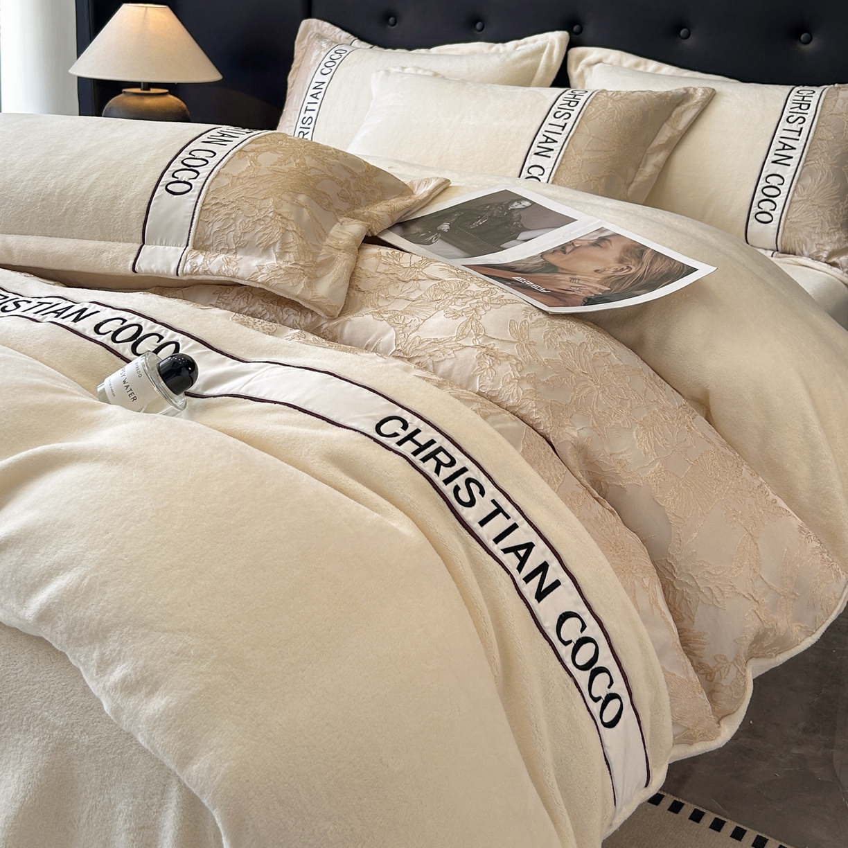 91家纺网 家纺一手货源 找家纺 苏源家居 2025新款加厚牛奶绒拼浮雕冬款四件套-幽境 幽境-奶白