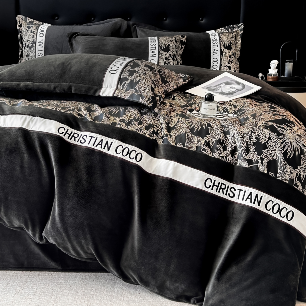 91家纺网 家纺一手货源 找家纺 苏源家居 2025新款加厚牛奶绒拼浮雕冬款四件套-幽境 幽境-深灰