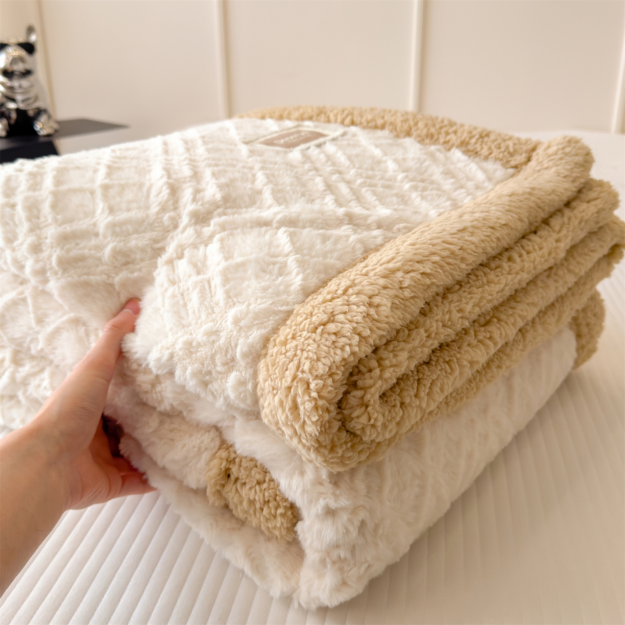 91家纺网 家纺一手货源 找家纺 慕木家纺 2025新款高克重加厚兔毛绒斜纹双层毛毯毛毯毯子（可供跨境提供买家秀） 兔兔绒-斜纹-奶杏咖