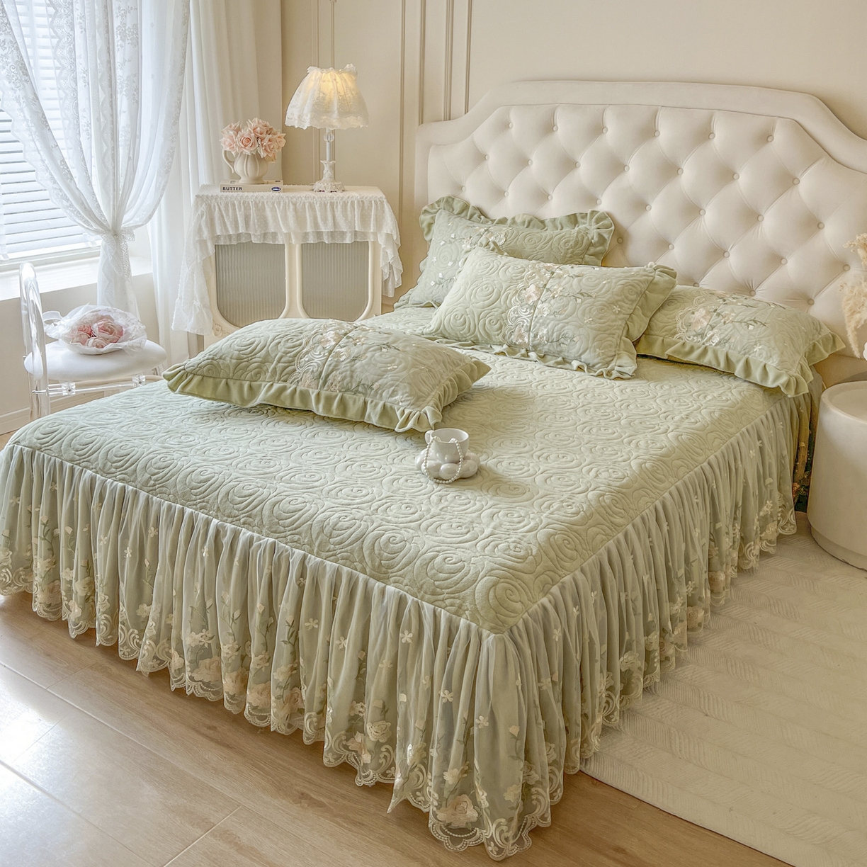 91家纺网 家纺一手货源 找家纺 恋尚 2025新款柔软牛奶绒保暖蕾丝床裙四件套-玫瑰故事（控价305） 玫瑰故事-香草绿