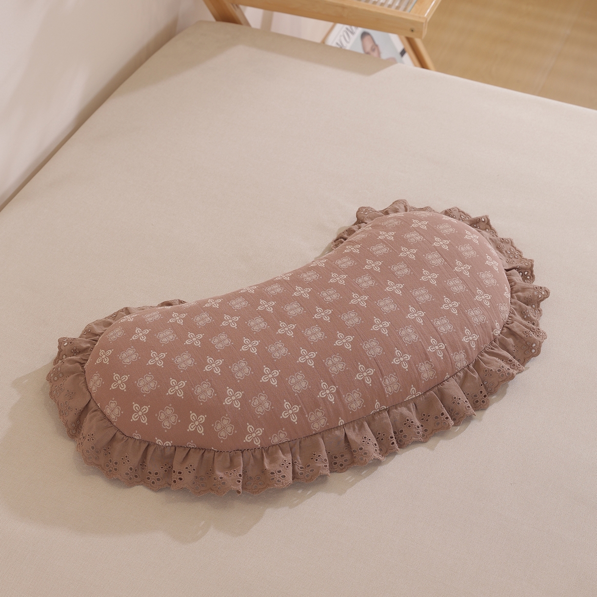 91家纺网 家纺一手货源 找家纺 （总）仁宇枕业 2025新款新品全棉双层纱花边月牙全荞麦枕头枕芯