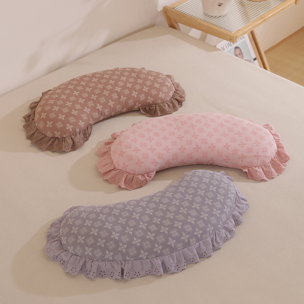 91家纺网 家纺一手货源 找家纺 （总）仁宇枕业 2025新款新品全棉双层纱花边月牙全荞麦枕头枕芯