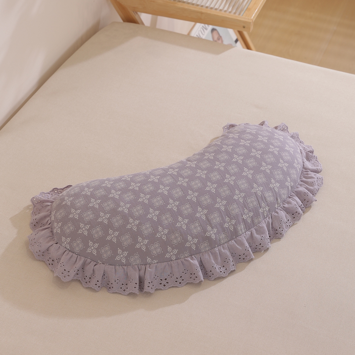 91家纺网 家纺一手货源 找家纺 （总）仁宇枕业 2025新款新品全棉双层纱花边月牙全荞麦枕头枕芯