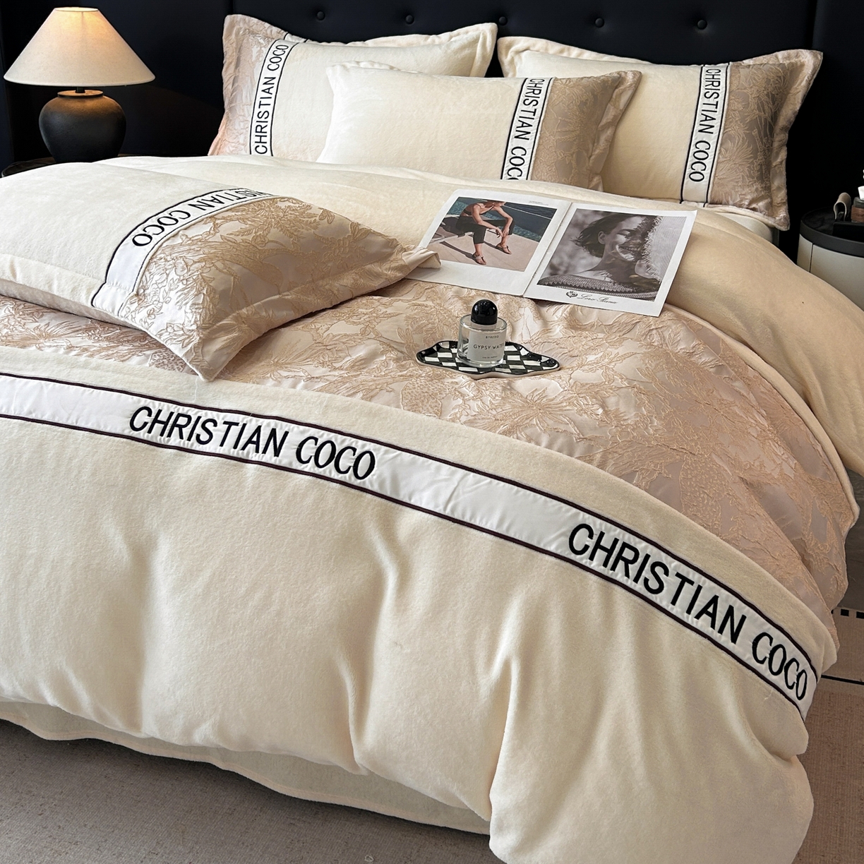 91家纺网 家纺一手货源 找家纺 苏源家居 2025新款加厚牛奶绒拼浮雕冬款四件套-幽境 幽境-奶白