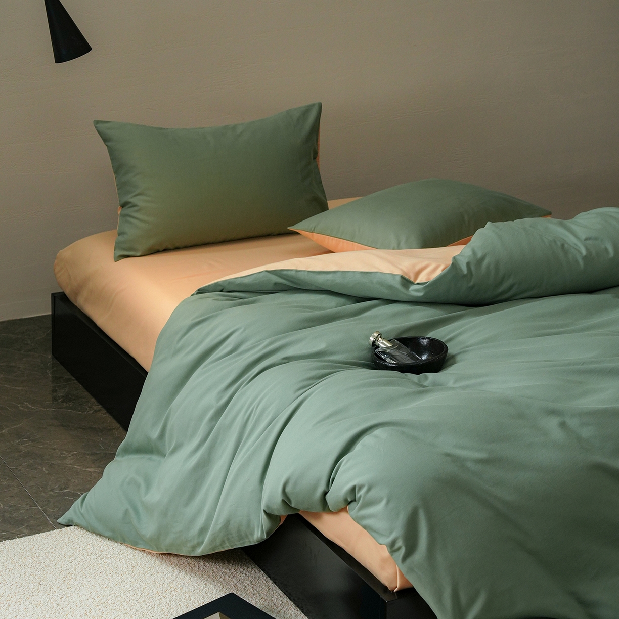 91家纺网 家纺一手货源 找家纺 禾时 2025新款A类全棉贡缎磨毛纯色四件套（礼盒包装）-风格1 松风