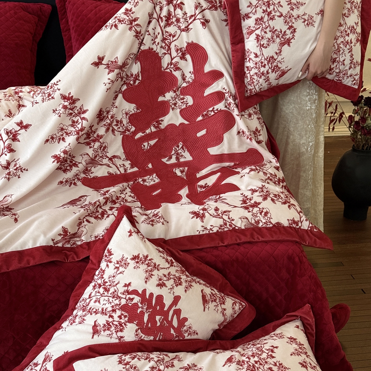 91家纺网 家纺一手货源 找家纺 江涞 2025新款高克重婴肤绒数码印花高端刺绣四件套-合欢 合欢-白