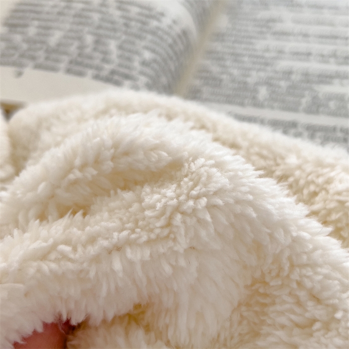 91家纺网 家纺一手货源 找家纺 蓝冰家纺 2025新款雕花牛奶绒羊羔绒床垫 粉桃桃